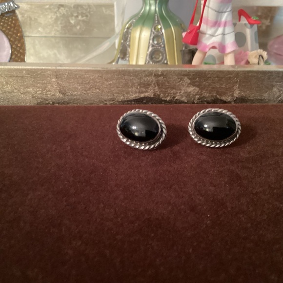 Earring - Picture 3 of 3